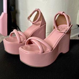 NWOT YOKI pink platform wedge